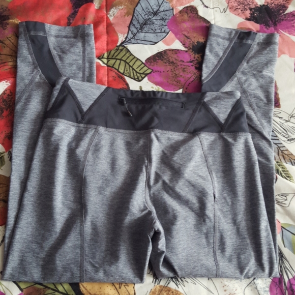 Lululemon Inspire Crop - Picture 4 of 9